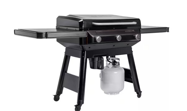 Traeger Flatrock 3-Burner Zone Grill Propane Black Flat Top Griddle