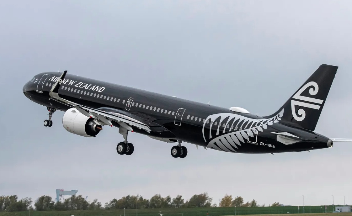 barnes-noble-nook-glowlight-4-ereader-6-touchscreen-32gb-bnrv1100